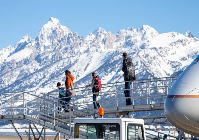 What airlines fly into Jackson Hole airport Wyoming